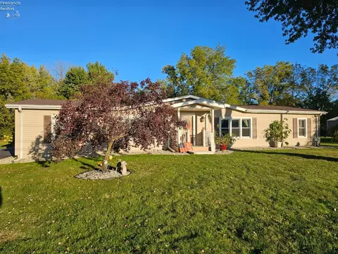 1117 S Bloom Rd, Fremont, OH 43420