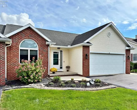 36 Towne And Country Dr, Tiffin, OH 44883