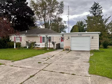 1303 Highland Ct, Fremont, OH 43420