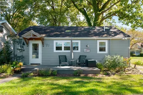 11 Pennsylvania Rd, Vermilion, OH 44089