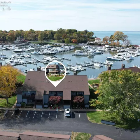 3208 N Marina View Dr, Port Clinton, OH 43452