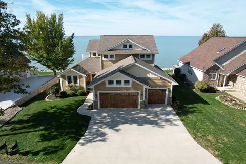 1394 N Overlook Dr, Port Clinton, OH 43452