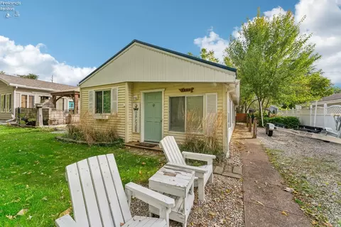 2537 S Oak Knoll Dr, Marblehead, OH 43440