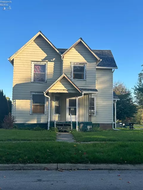 404 W Maple St, Willard, OH 44890