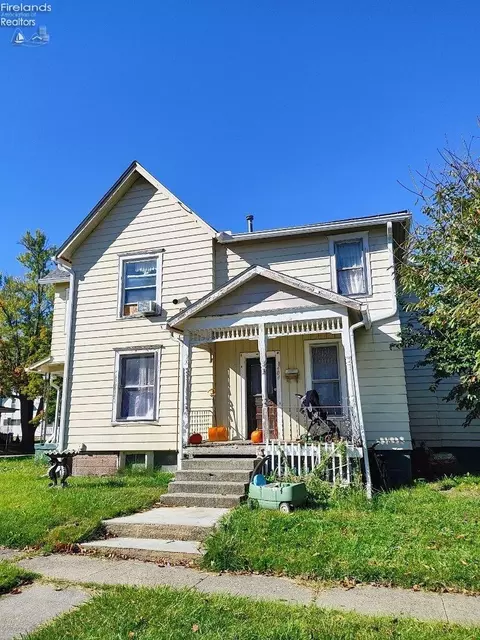 404 W Maple St, Willard, OH 44890 photo 3