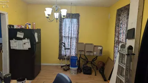 404 W Maple St, Willard, OH 44890 photo 5