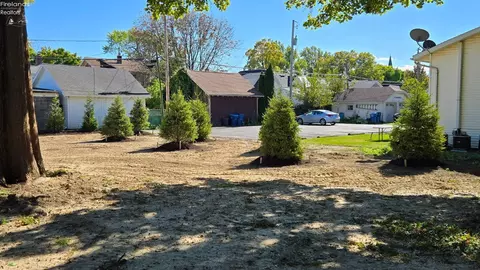 304 Center St, Huron, OH 44839 photo 9