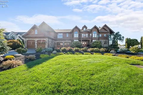 2888 N Coho Dr, Port Clinton, OH 43452