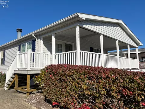 5683 E Constitution Blvd, Marblehead, OH 43440 photo 4