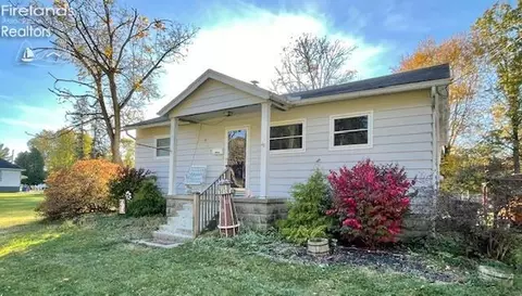 807 Heidelberg Dr, Toledo, OH 43615