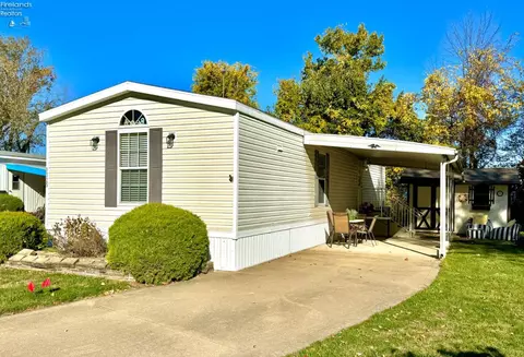1725 Heather Ln, Port Clinton, OH 43452