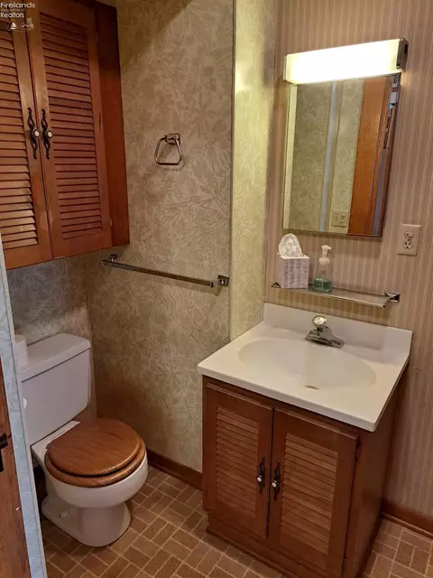 8133 Main St, Old Fort, OH 44861 photo 11