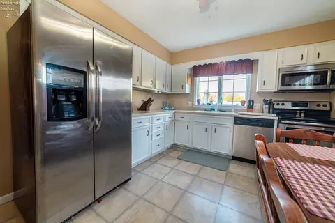 570 Butte St, Willard, OH 44890 photo 9