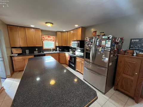 21 Surrey Ct, Monroeville, OH 44847 photo 2