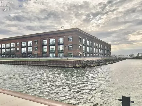 401 W Shoreline Dr #200, Sandusky, OH 44870