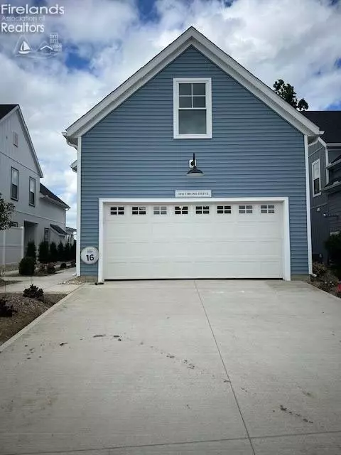 2442 Torino Dr, Port Clinton, OH 43452