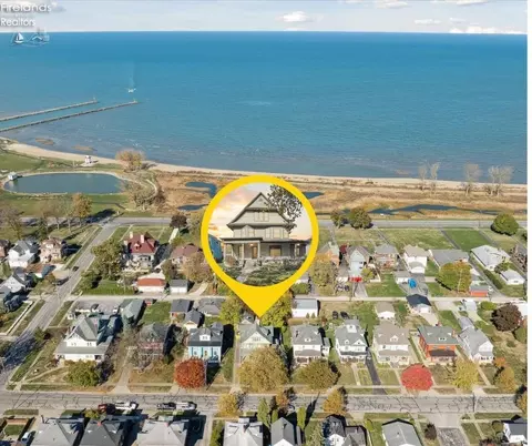 521 E 2nd St, Port Clinton, OH 43452