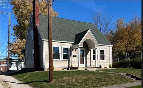 212 W Emerald St, Willard, OH 44890