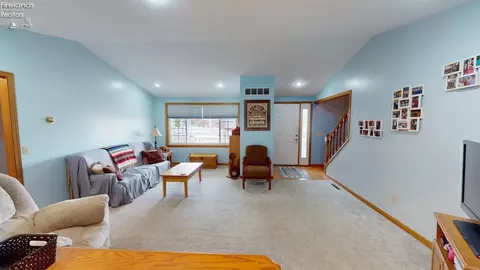 819 Dale Ave, Willard, OH 44890 photo 4