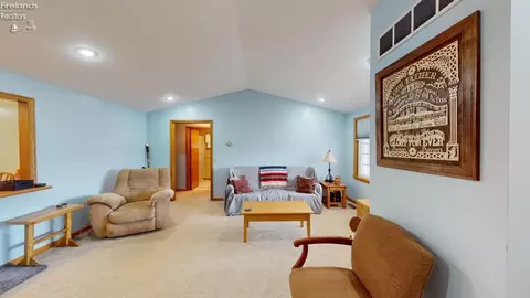 819 Dale Ave, Willard, OH 44890 photo 7