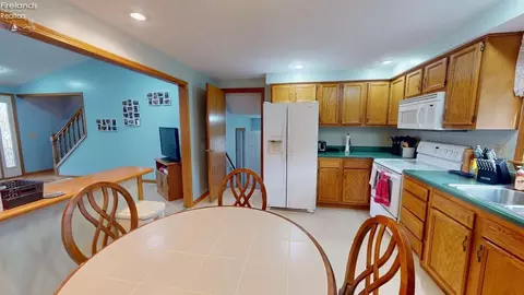 819 Dale Ave, Willard, OH 44890 photo 8