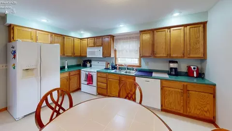 819 Dale Ave, Willard, OH 44890 photo 9