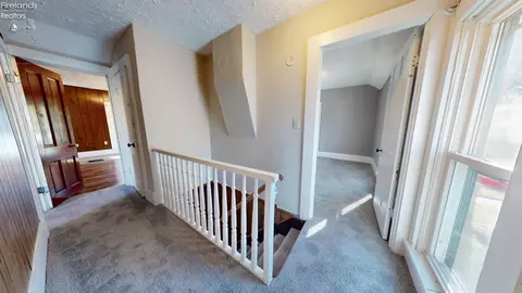 Entry Way - 420 W Maple St, Willard, OH 44890 photo 2 of 2
