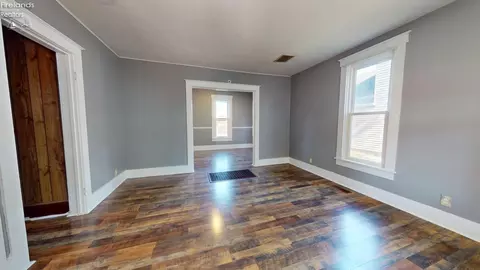 Living - 420 W Maple St, Willard, OH 44890 photo 2 of 4