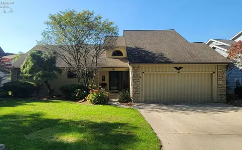 310 N Crest Dr, Port Clinton, OH 43452