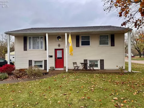 2135 Fallen Timber Dr, Sandusky, OH 44870