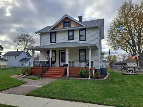 420 Lincoln Dr, Port Clinton, OH 43452