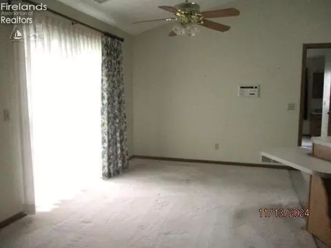 Living - 918 Maplewood St, Willard, OH 44890 photo 4 of 4