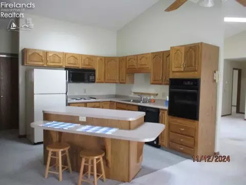 Kitchen - 918 Maplewood St, Willard, OH 44890 photo 1 of 2