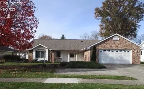 918 Maplewood St, Willard, OH 44890