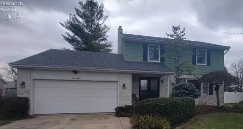 230 St Thomas Dr, Fremont, OH 43420