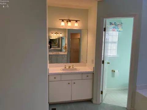 Bath - 838 Gloucester Dr, Huron, OH 44839 photo 3 of 5