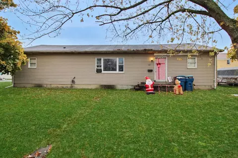 417 Garfield Dr, Port Clinton, OH 43452