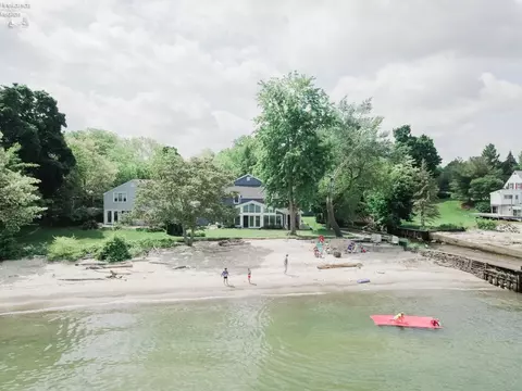 5882 Liberty Ave, Vermilion, OH 44089