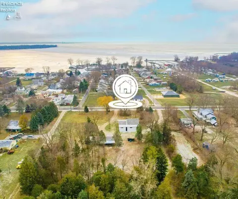 9533 E Bayshore Rd, Marblehead, OH 43440 photo 2