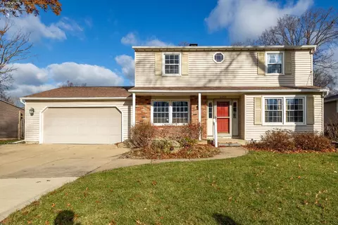 4958 Hollyview Dr, Vermilion, OH 44089