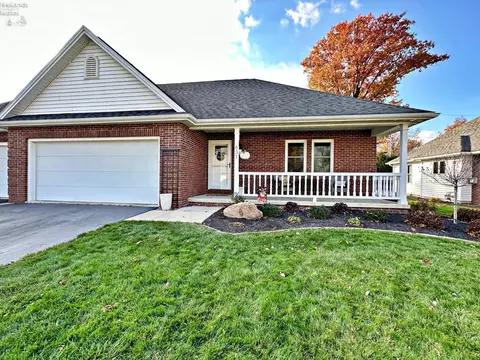 631 S Hedgegate Ct, Tiffin, OH 44883