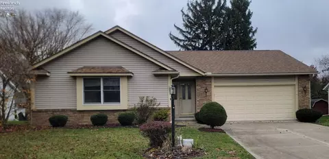 205 Briarwood Dr, Fremont, OH 43420