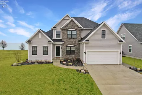 2717 S Waterside Ct, Marblehead, OH 43440