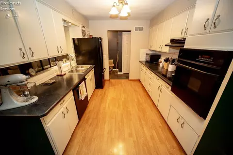 4200 Edgewood Dr, Lorain, OH 44052 photo 8