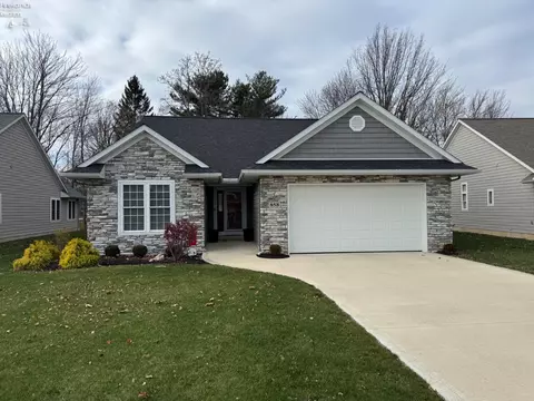 858 N Falling Waters Blvd, Port Clinton, OH 43452