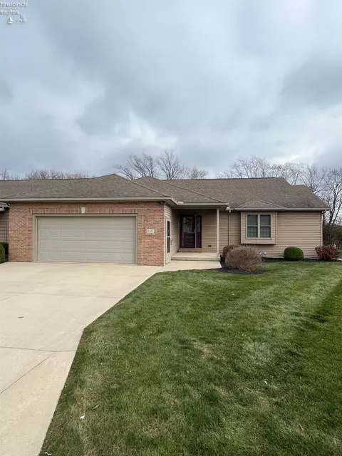 107 Oakley Meadow Ln, Tiffin, OH 44883
