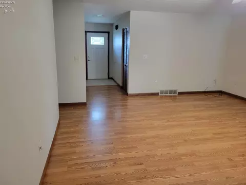 323 Berlin Rd, Huron, OH 44839 photo 5