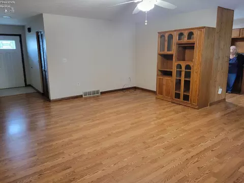 323 Berlin Rd, Huron, OH 44839 photo 4