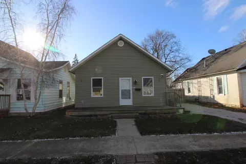 814 E 3rd St, Port Clinton, OH 43452