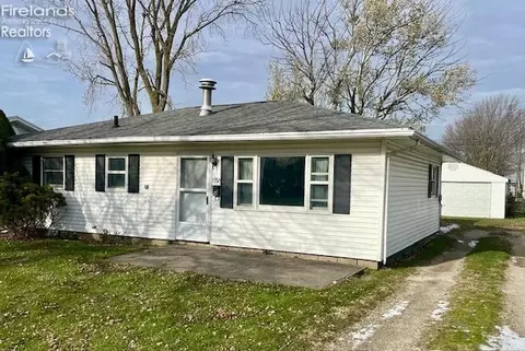 1720 Moore St, Fremont, OH 43420